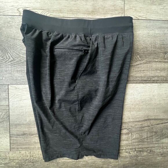 Lululemon Mens Active Performance Stretchy Shorts Zipper Pockets Training Gym - Picture 2 of 13